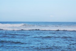 You'd never imagine that there were real waves this day, to judge from the look of this photo. But looks can be deceiving and the camera does lie from time to time.